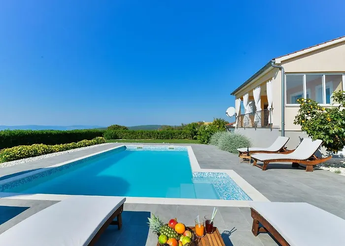 In With Private Pool * Debeljak