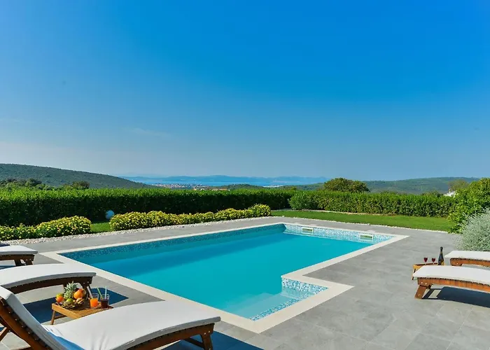 In With Private Pool Debeljak