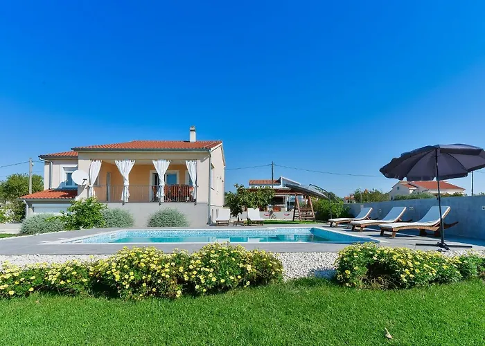In With Private Pool Villa Debeljak