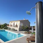 In With Private Pool Willa Debeljak
