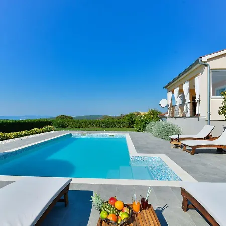 Spacious In With Private Swimming Pool * Debeljak