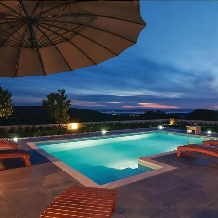 Spacious In With Private Swimming Pool Debeljak