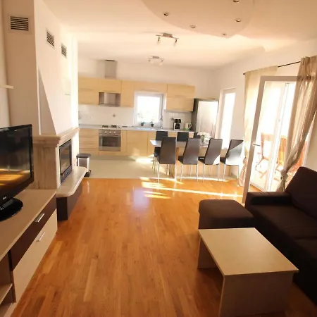 Spacious In With Private Swimming Pool *