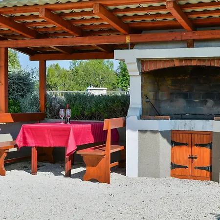 Villa Spacious In With Private Swimming Pool *