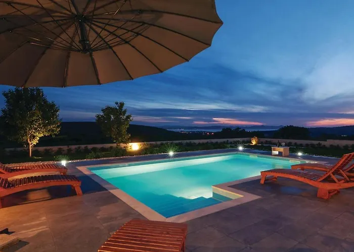 In With Private Pool Debeljak
